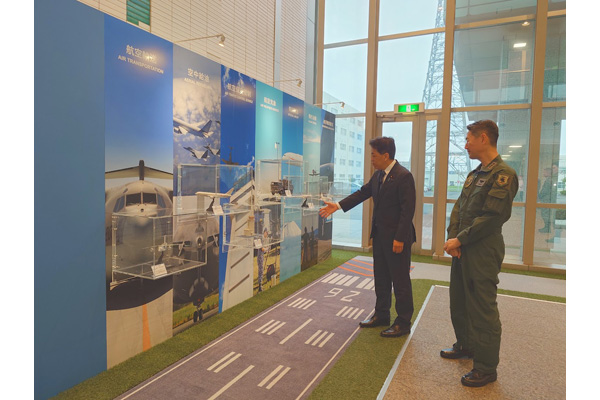 府中基地視察