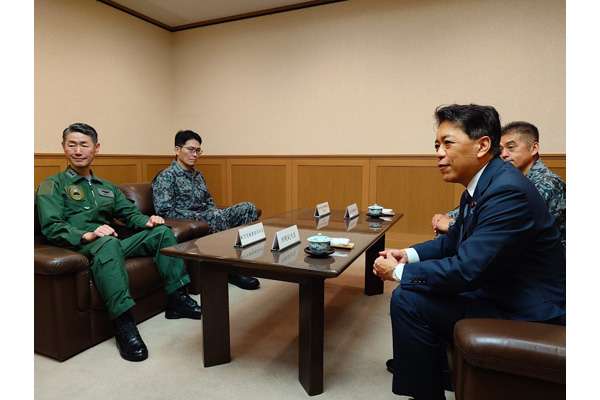 府中基地視察