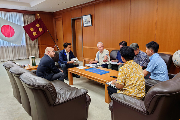 沖縄県軍用地等地主会連合会からの表敬