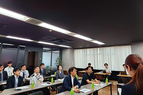 企業視察