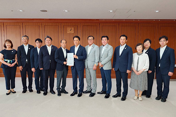 千歳市における自衛隊の体制強化を求める期成会等からの要請