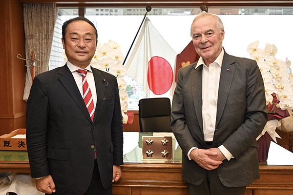 トレンチャード子爵・英貴族院議員による宮澤防衛副大臣表敬