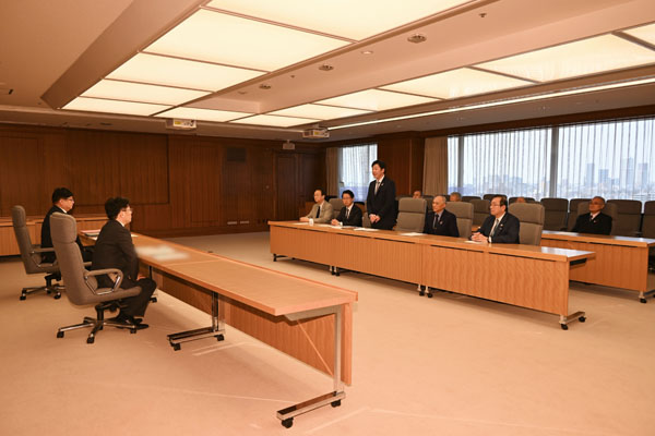 青森県東北町長及び同町議会議長等からの要請