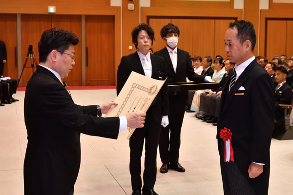 第４２回危険業務従事者叙勲勲章伝達式