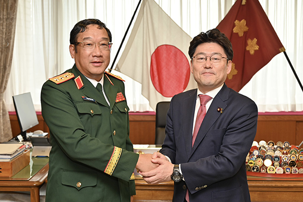 ファム・ホアイ・ナム・ベトナム国防副大臣との意見交換