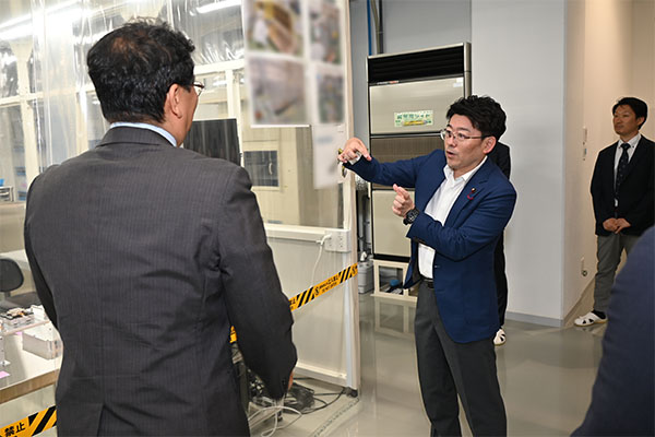 企業視察