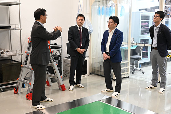 企業視察