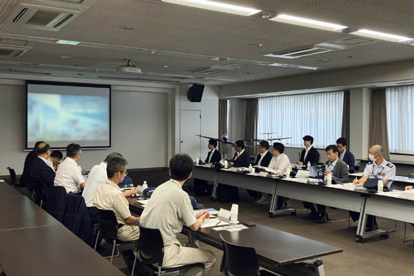 企業視察