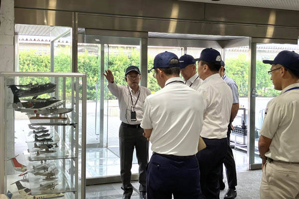 企業視察