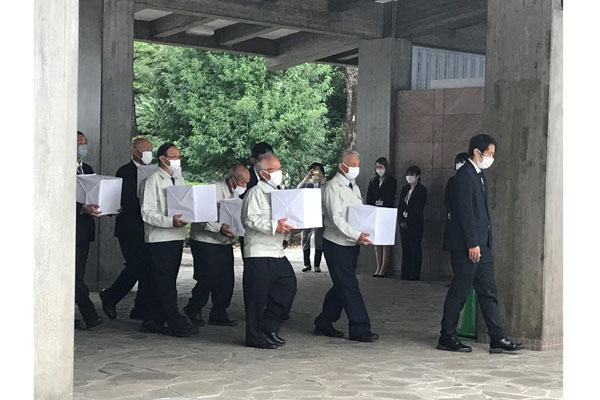 硫黄島戦没者遺骨引渡式参列