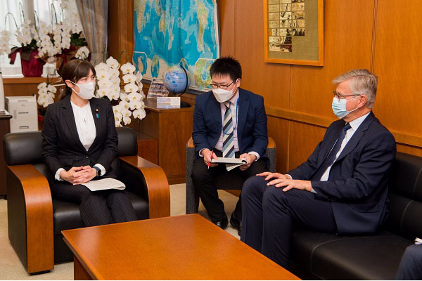ラクロワ国連平和活動担当事務次長による小野田防衛大臣政務官表敬