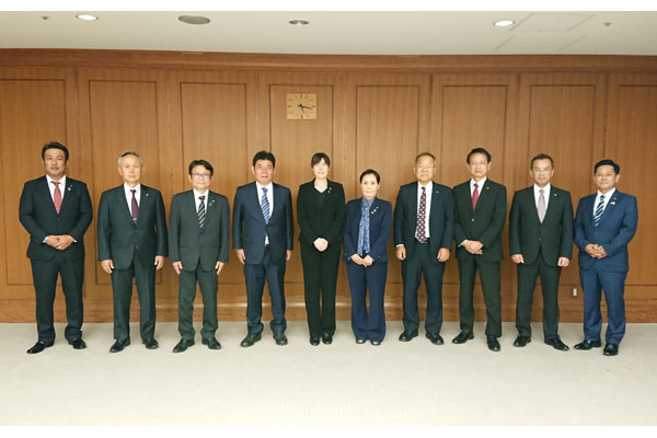 岡山県美作市長及び同市議会議長等からの表敬