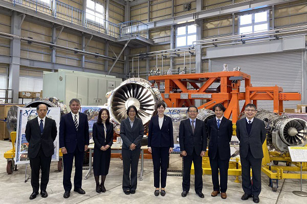 防衛装備庁航空装備研究所の視察