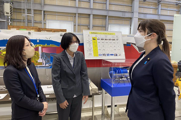 防衛装備庁航空装備研究所の視察