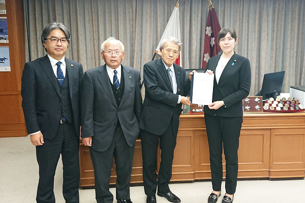 福岡県築上町議会基地対策特別委員会等からの表敬