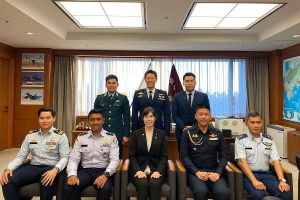 ASEANの空軍士官らによる小野田防衛大臣政務官表敬