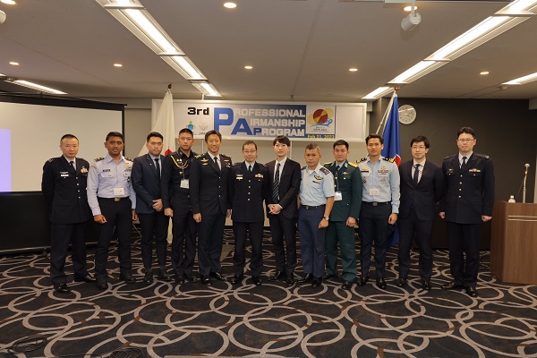 ASEANの空軍士官らによる小野田防衛大臣政務官表敬