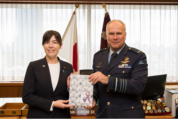 エイヘルセイム蘭国防軍参謀総長による小野田防衛大臣政務官表敬