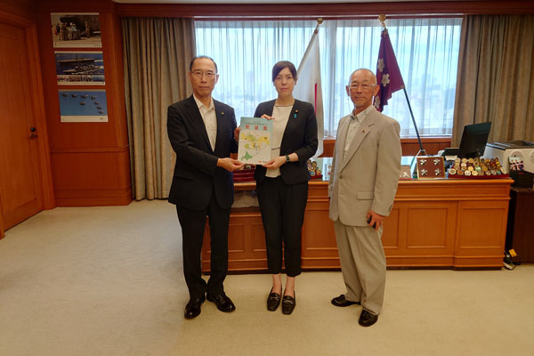北海道千歳市長及び同市議会議長からの表敬