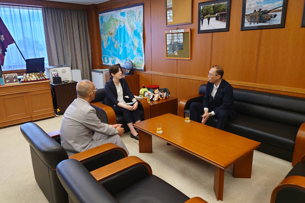 北海道千歳市長及び同市議会議長からの表敬