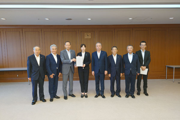 陸上自衛隊日本原駐屯地充実期成会からの表敬