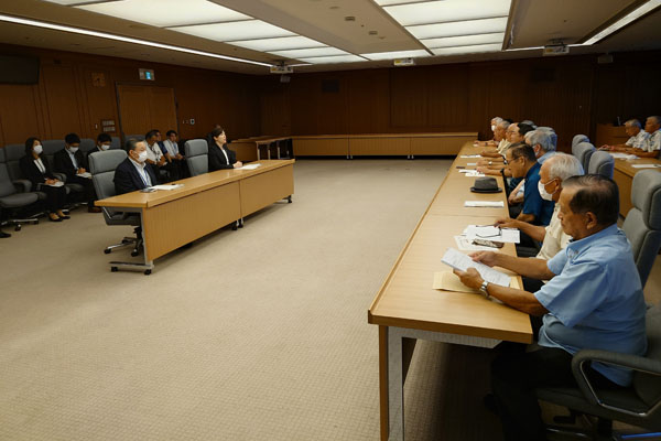 沖縄県軍用地等地主会連合会からの表敬