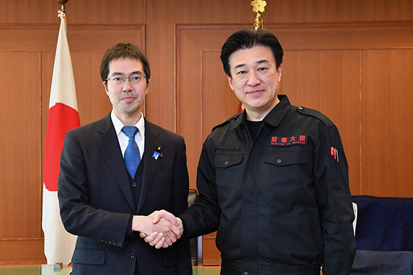 高見防衛大臣補佐官着任