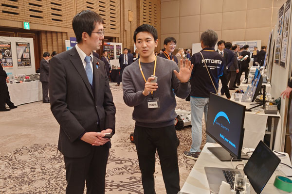 防衛産業参入促進展への出席