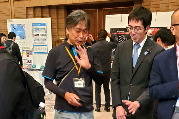 防衛産業参入促進展への出席