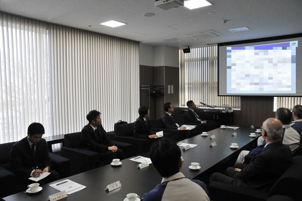 企業視察