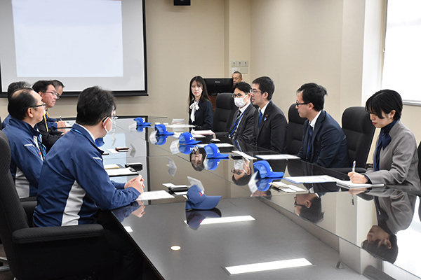 企業視察