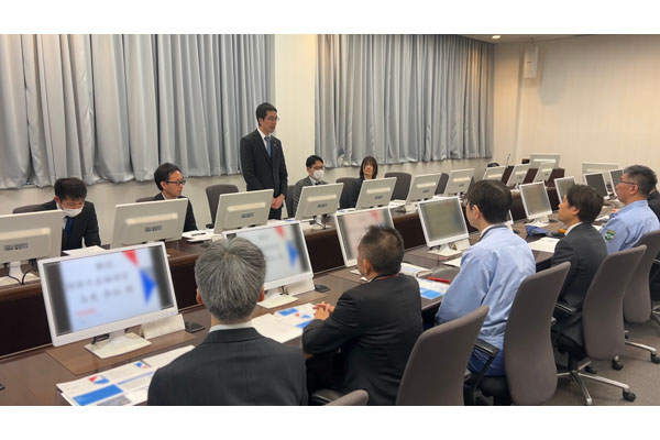 企業視察