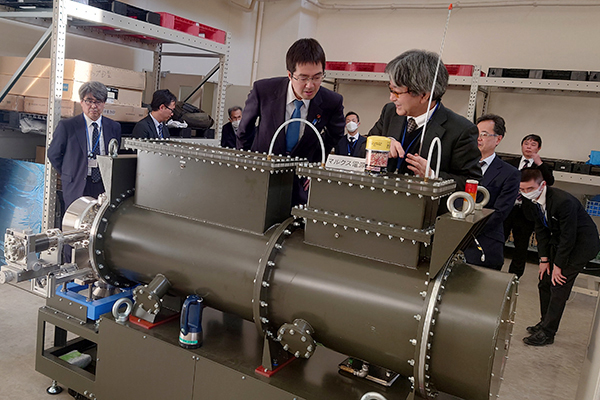 防衛装備庁航空装備研究所・陸上装備研究所の視察