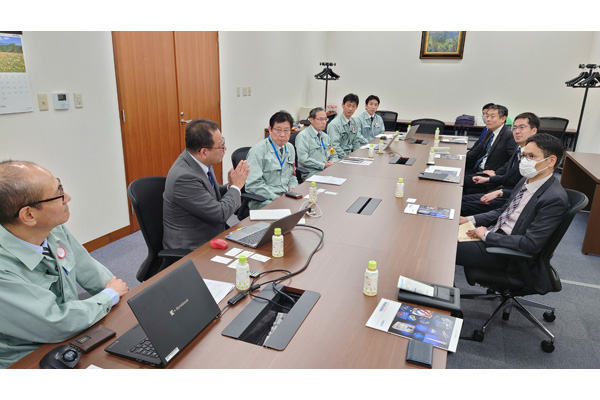 企業視察
