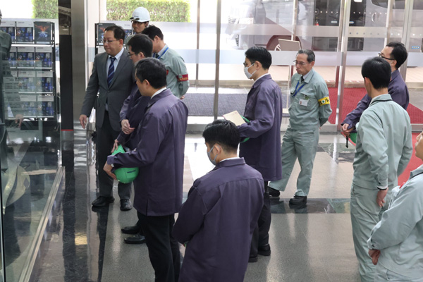 企業視察