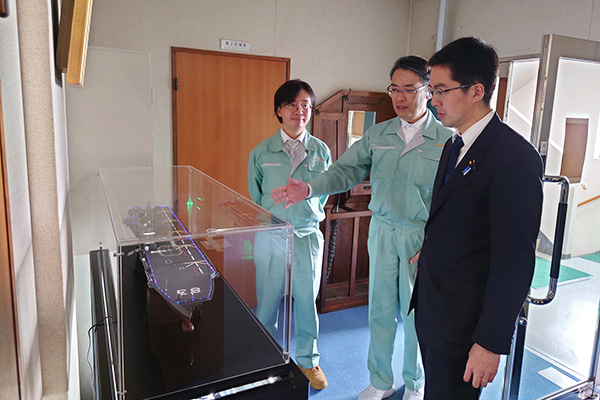 企業視察