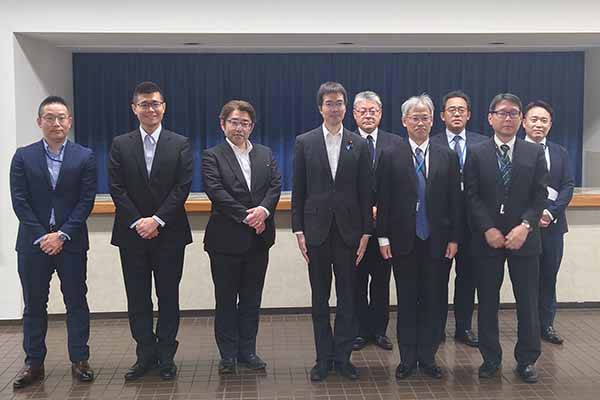 企業視察