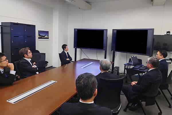 企業視察