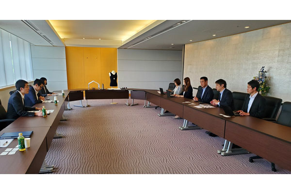 企業視察