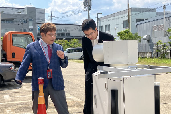 企業視察