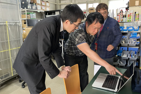 企業視察