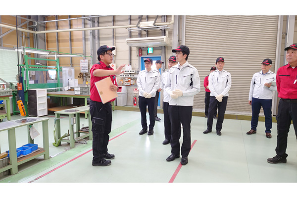 企業視察