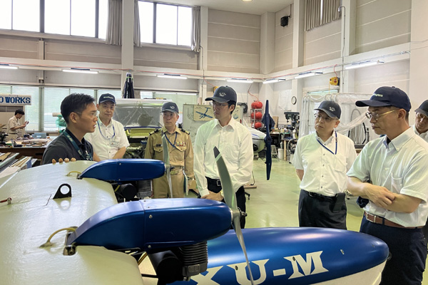 企業視察
