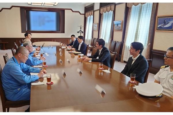 企業視察