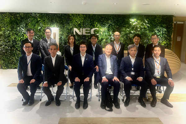 企業視察