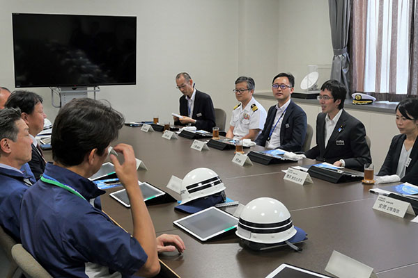 企業視察