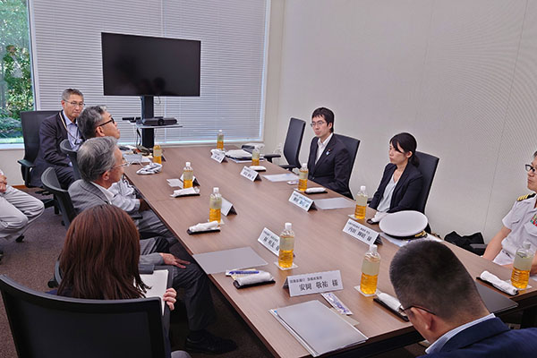 企業視察