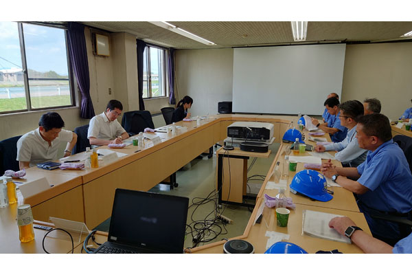 企業視察