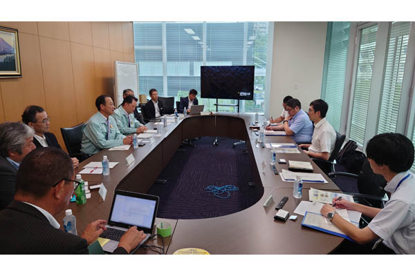 企業視察