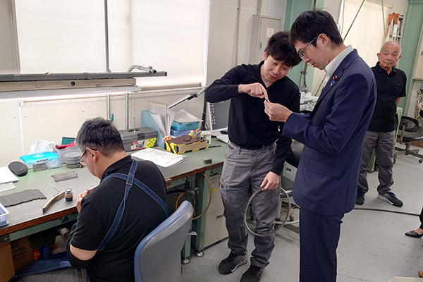 企業視察